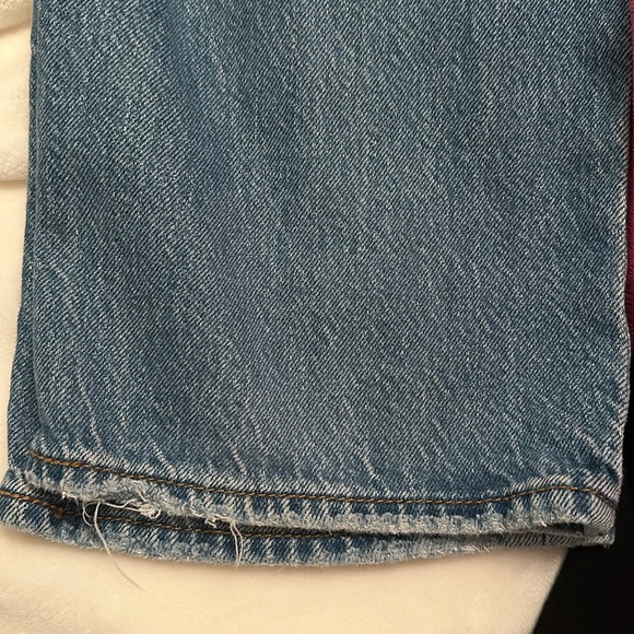 SIZE 24 
RIBCAGE STRAIGHT LEVI JEANS - Picture 2 of 3